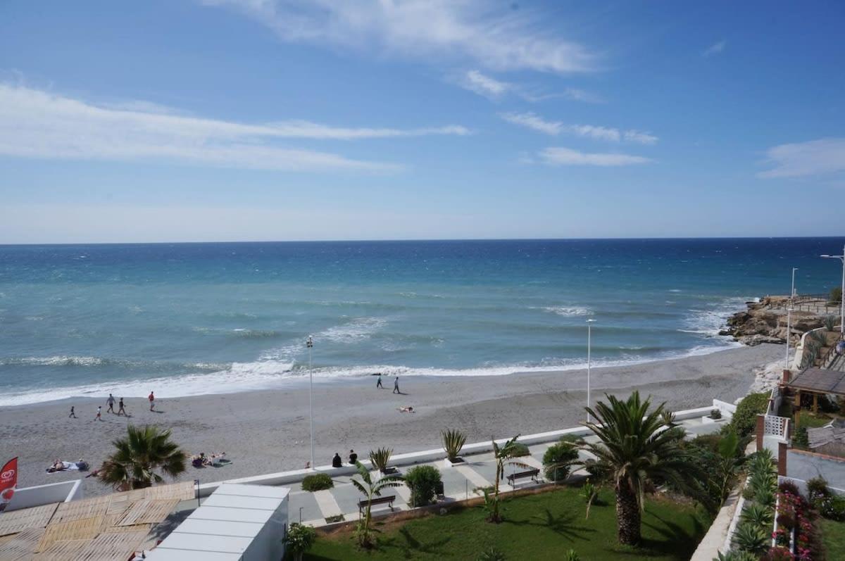 Edf Delfin 4/10 Apartamento *