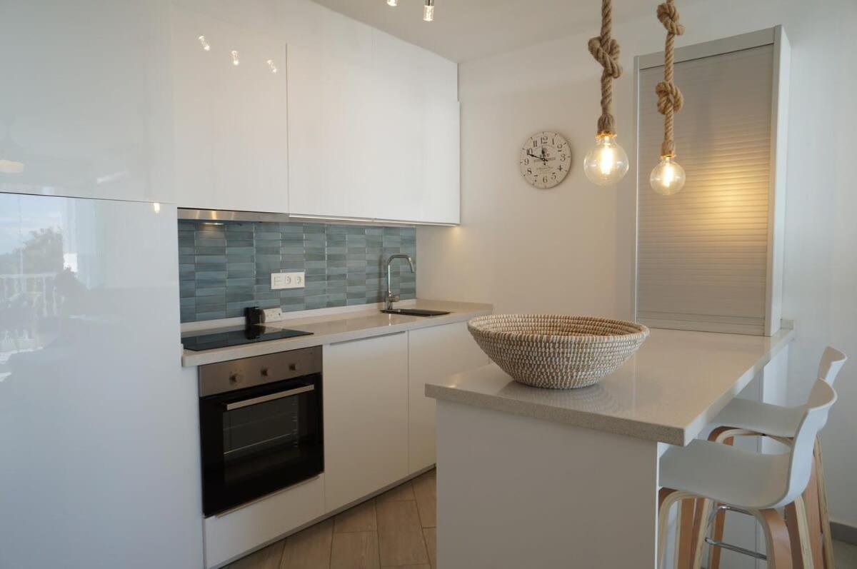 Apartamento Edf Delfin 4/10 *